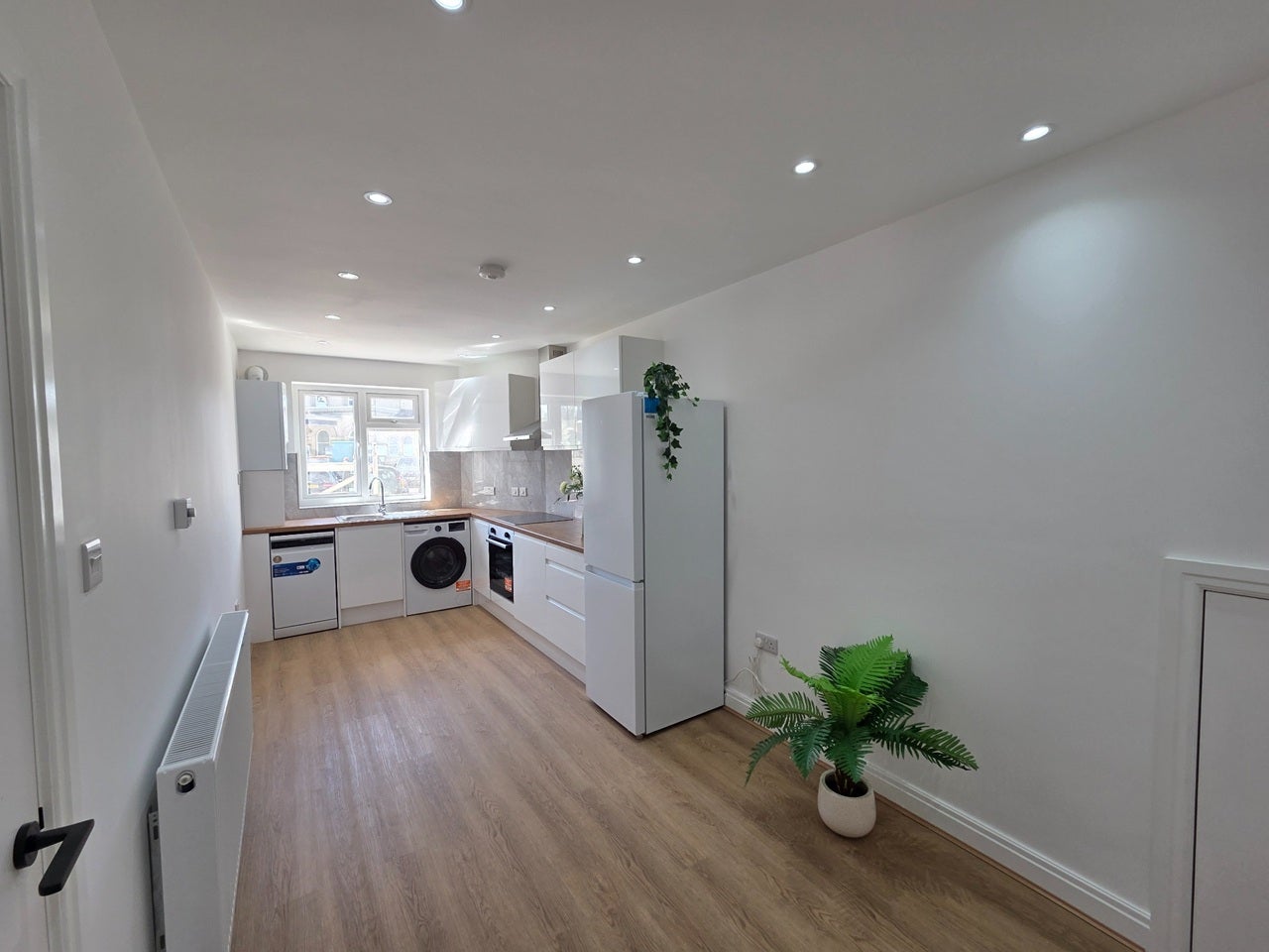 Flat Coombe Road in Greater London