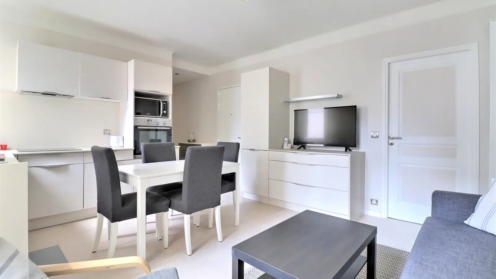 Flat Rue Jouvenet in Paris