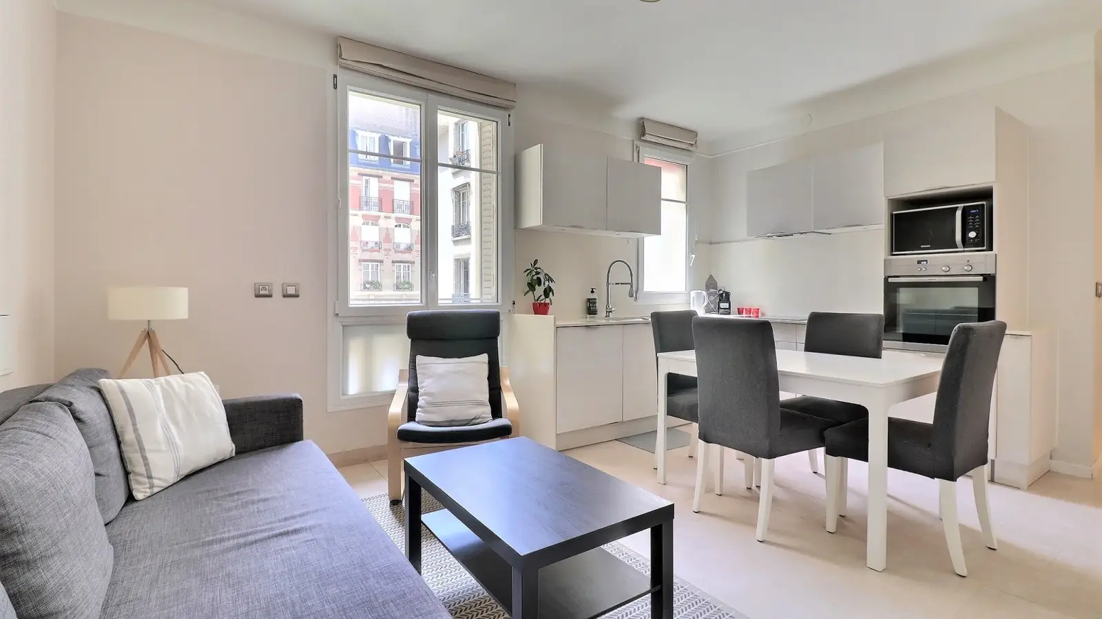 Flat Rue Jouvenet in Paris