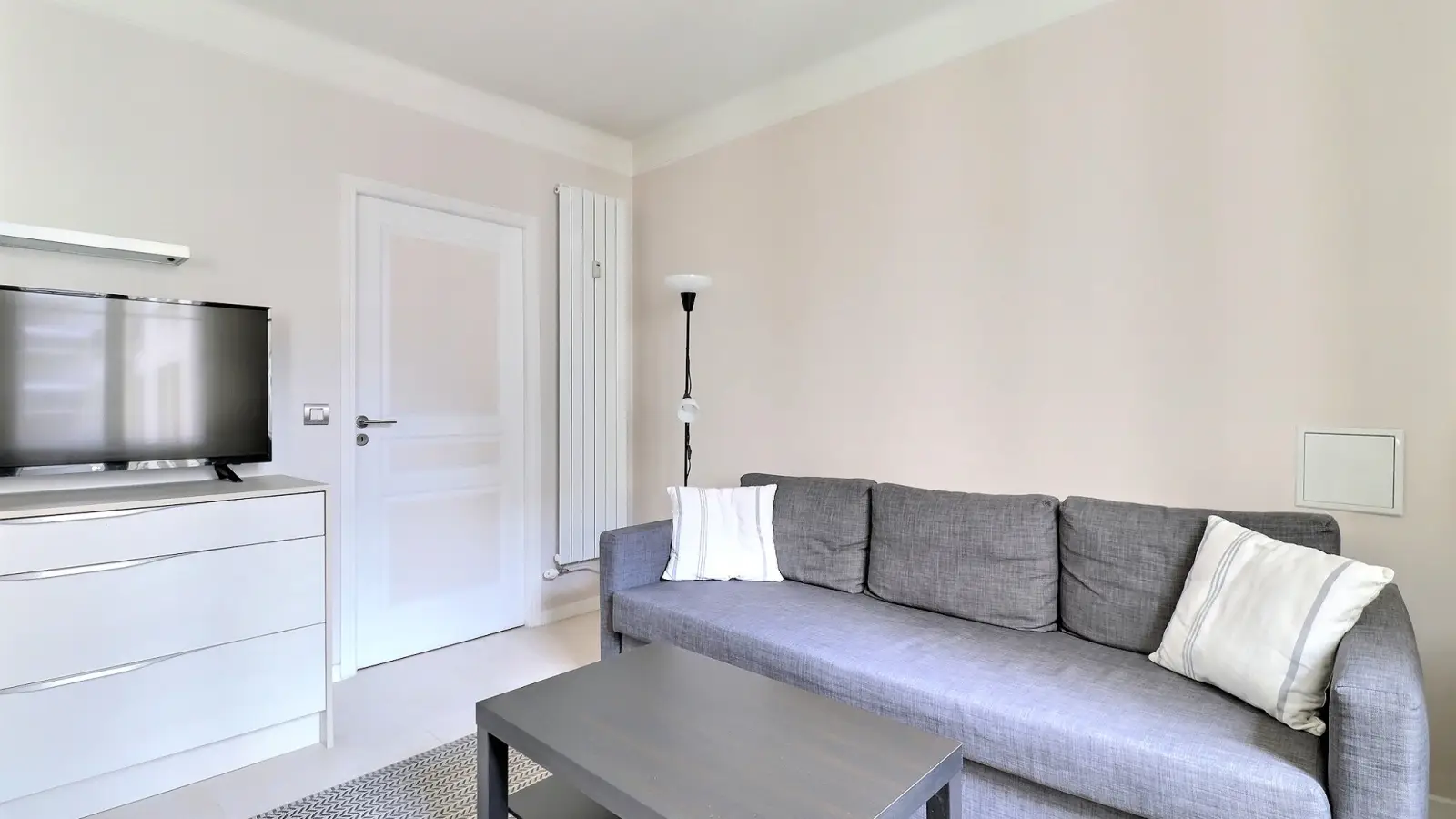 Flat Rue Jouvenet in Paris