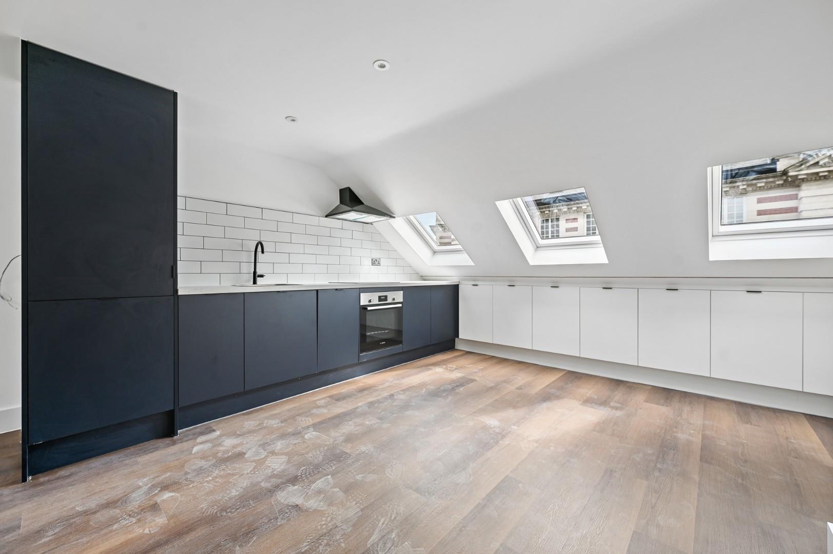 Flat Winchester Street in Greater London