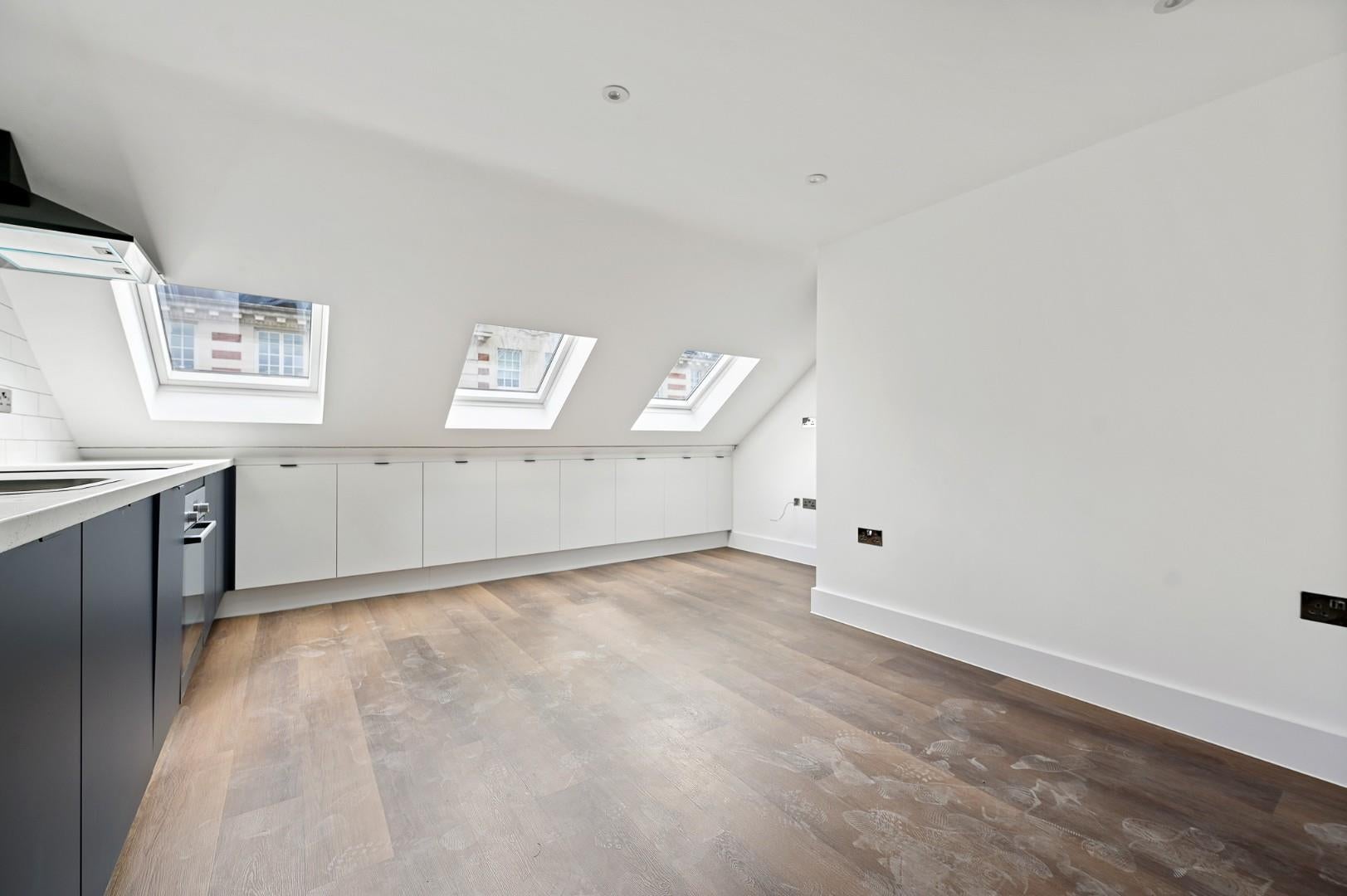 Flat Winchester Street in Greater London