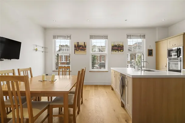 Flat Cranwich Road in Greater London