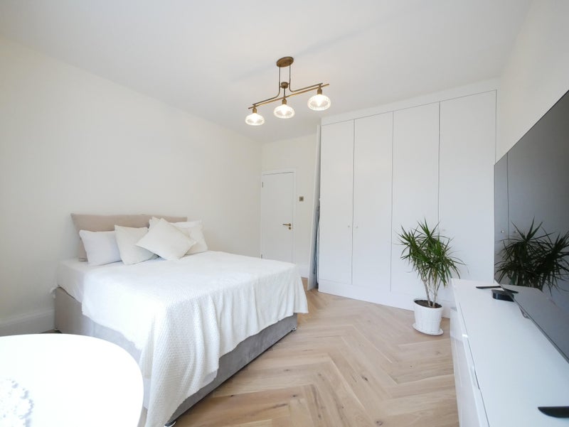 Room Darling Row in Greater London