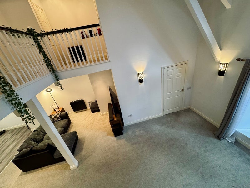 Room High Street in Porth