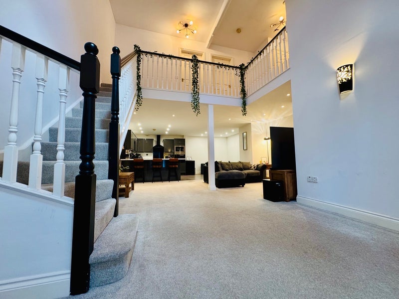 Room High Street in Porth