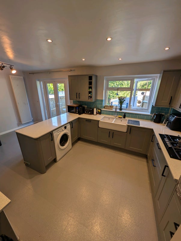 Room Hollytree Avenue in Swanley