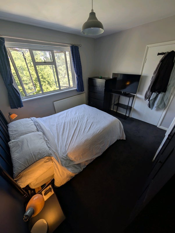 Room Hollytree Avenue in Swanley