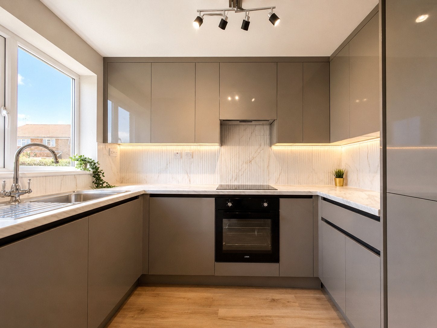 Flat Newcombe Rise in London