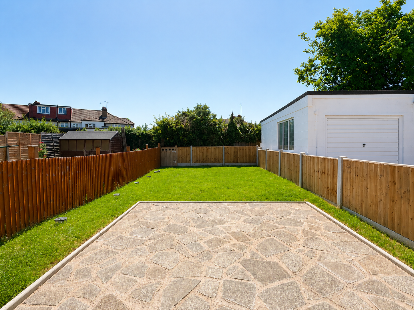 House Trinity Avenue in Greater London
