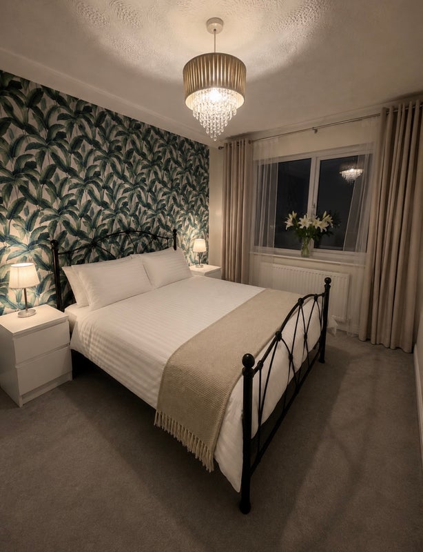 Room Comet Way in Christchurch
