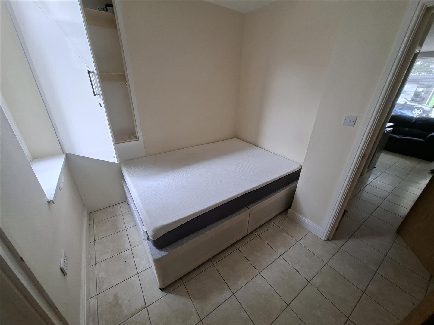 Flat Cowbridge Road East in Cardiff