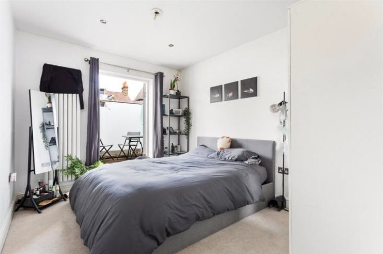 Room Charlmont Road in Greater London