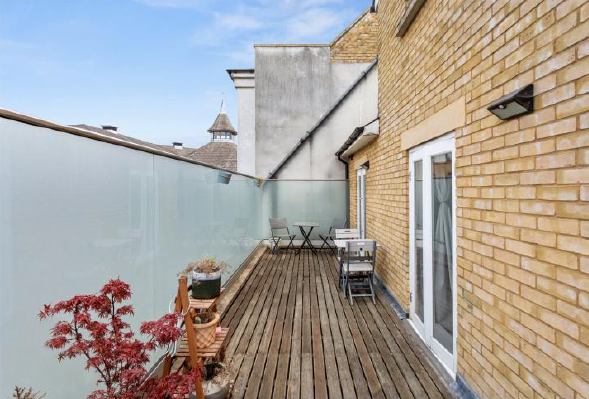 Room Charlmont Road in Greater London