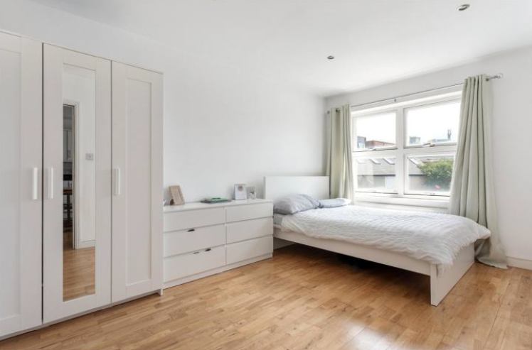Room Charlmont Road in Greater London