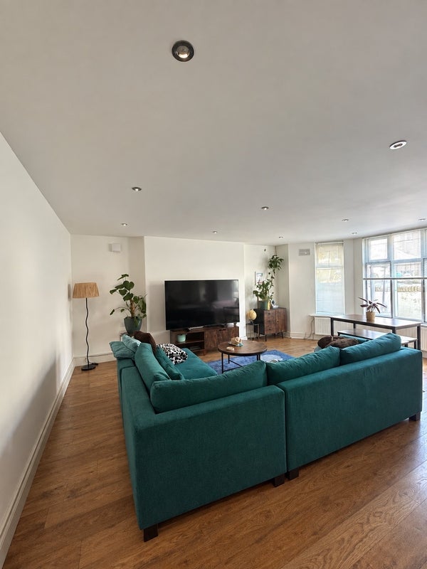 Room Oliver Grove in Greater London