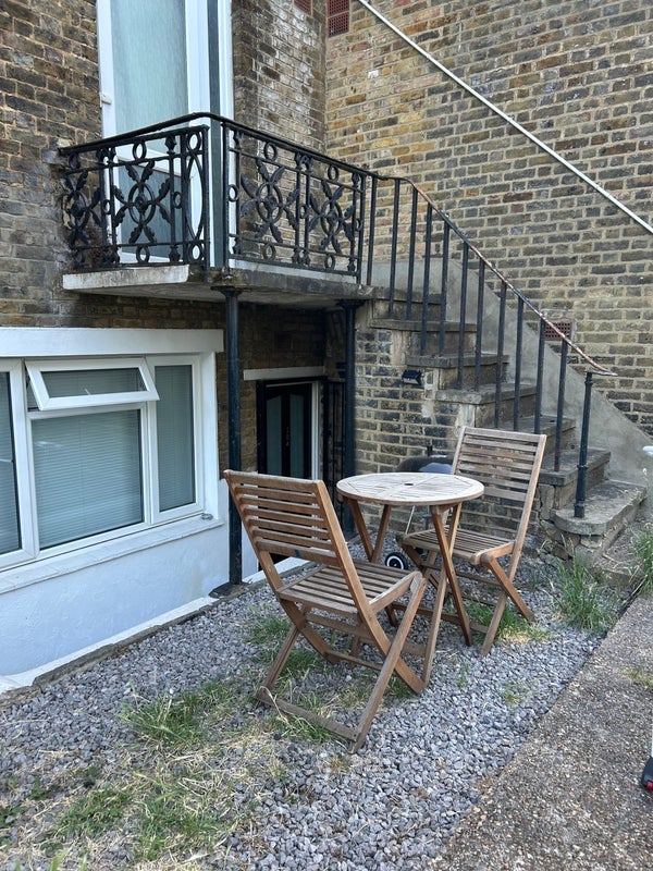Room Oliver Grove in Greater London