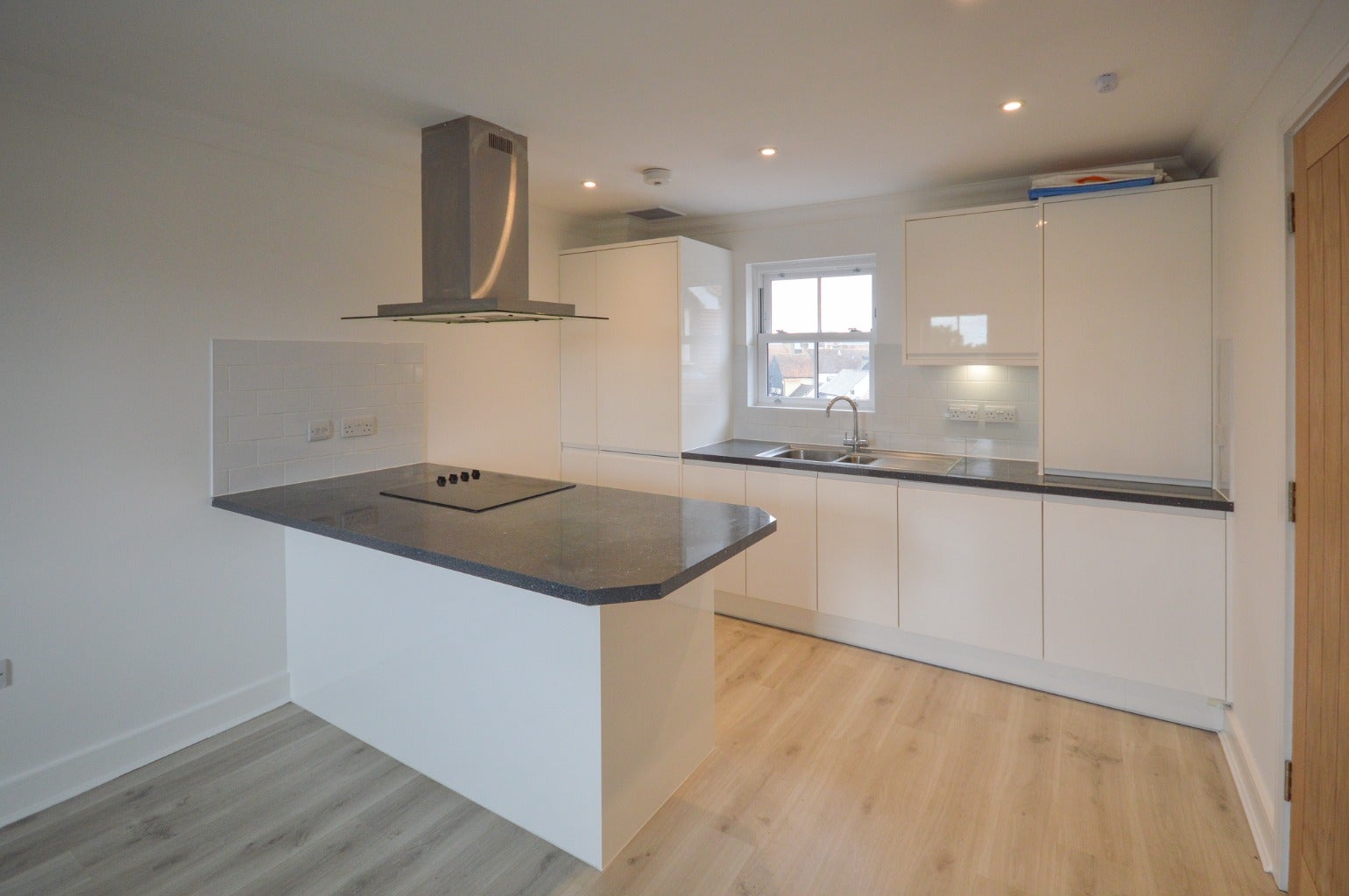 Flat Silkweaver Heights in Brentwood