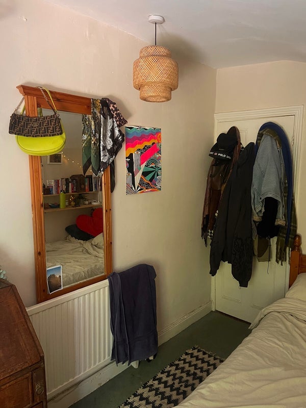 Room Battersea Road in Bristol