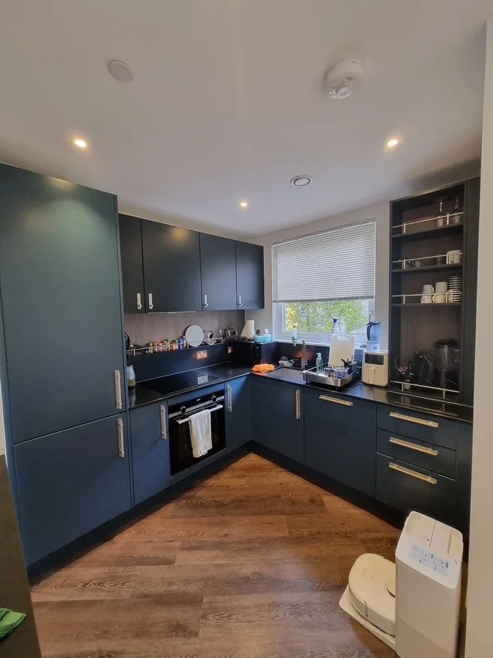 Flat Fairfield Avenue in Borough of Spelthorne