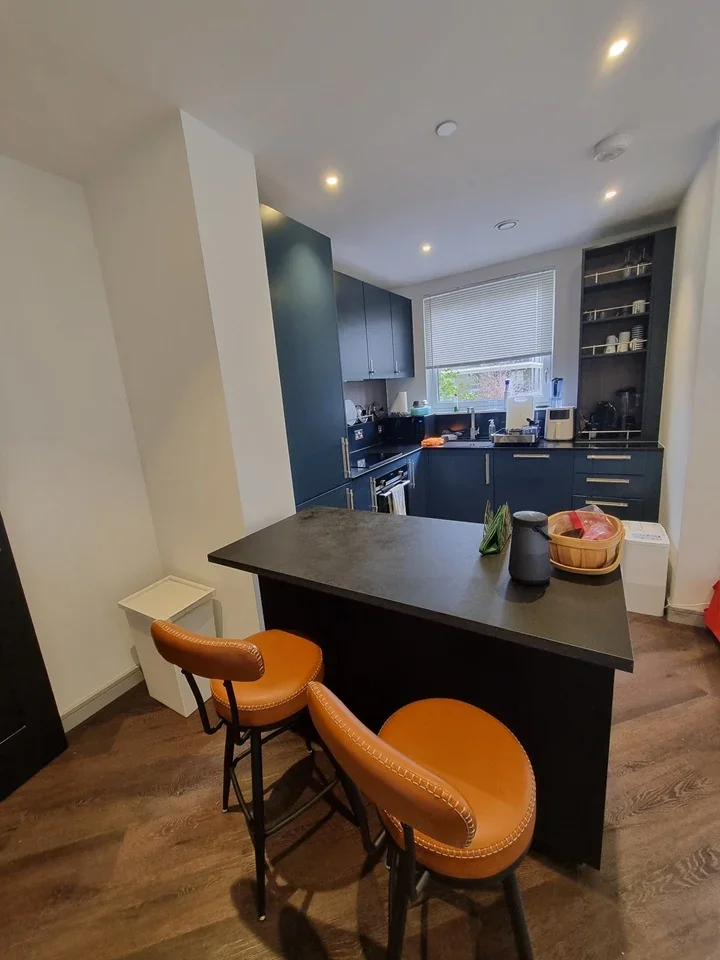 Flat Fairfield Avenue in Borough of Spelthorne