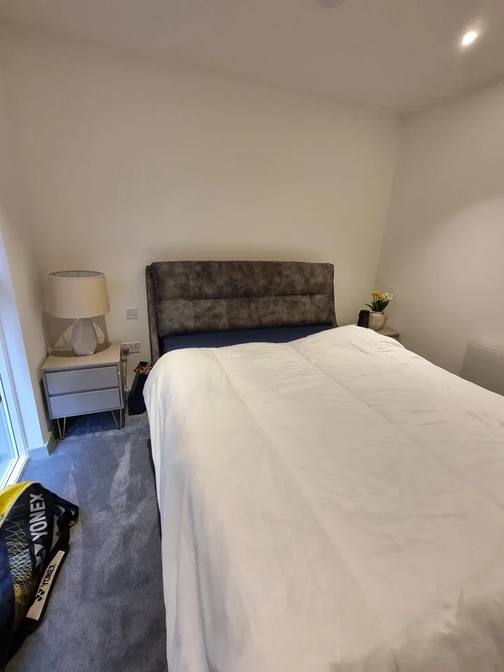 Flat Fairfield Avenue in Borough of Spelthorne