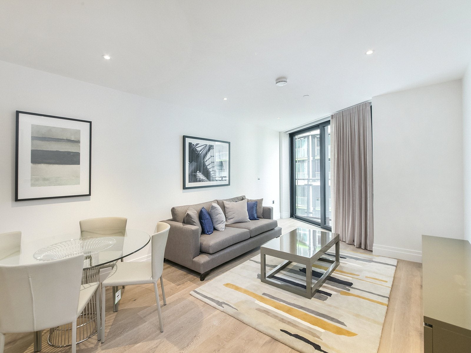 Flat Nine Elms Lane in Greater London