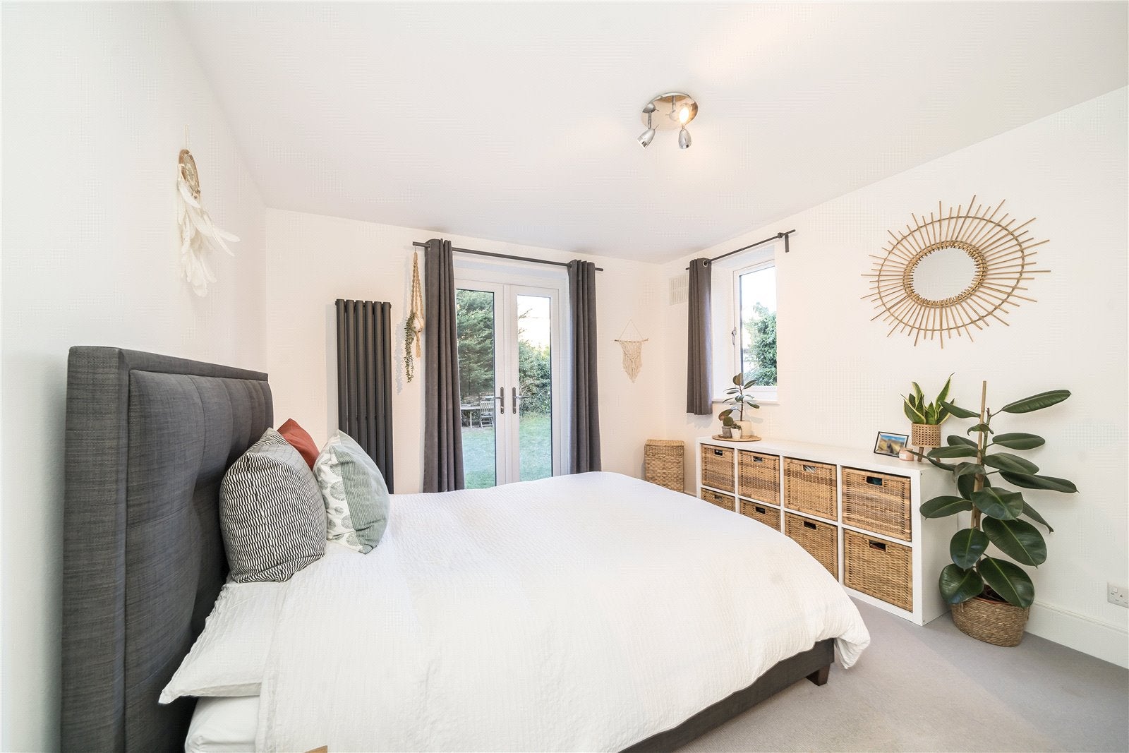 Flat Nightingale Lane in Greater London