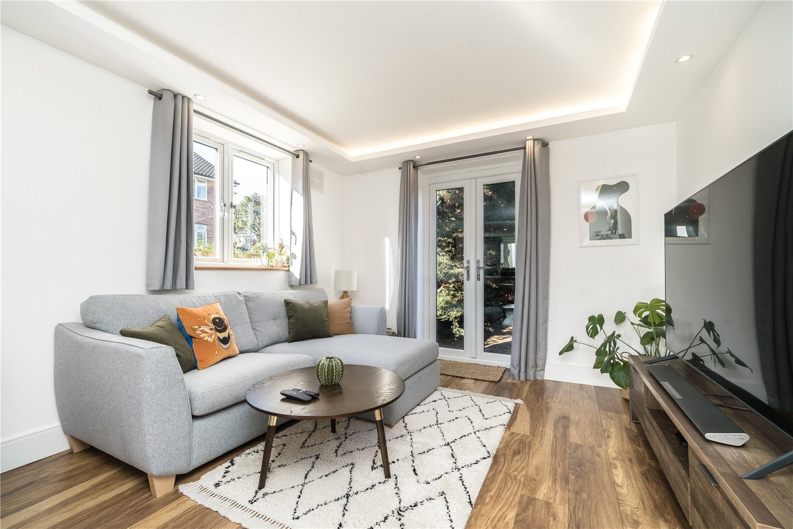 Flat Nightingale Lane in Greater London