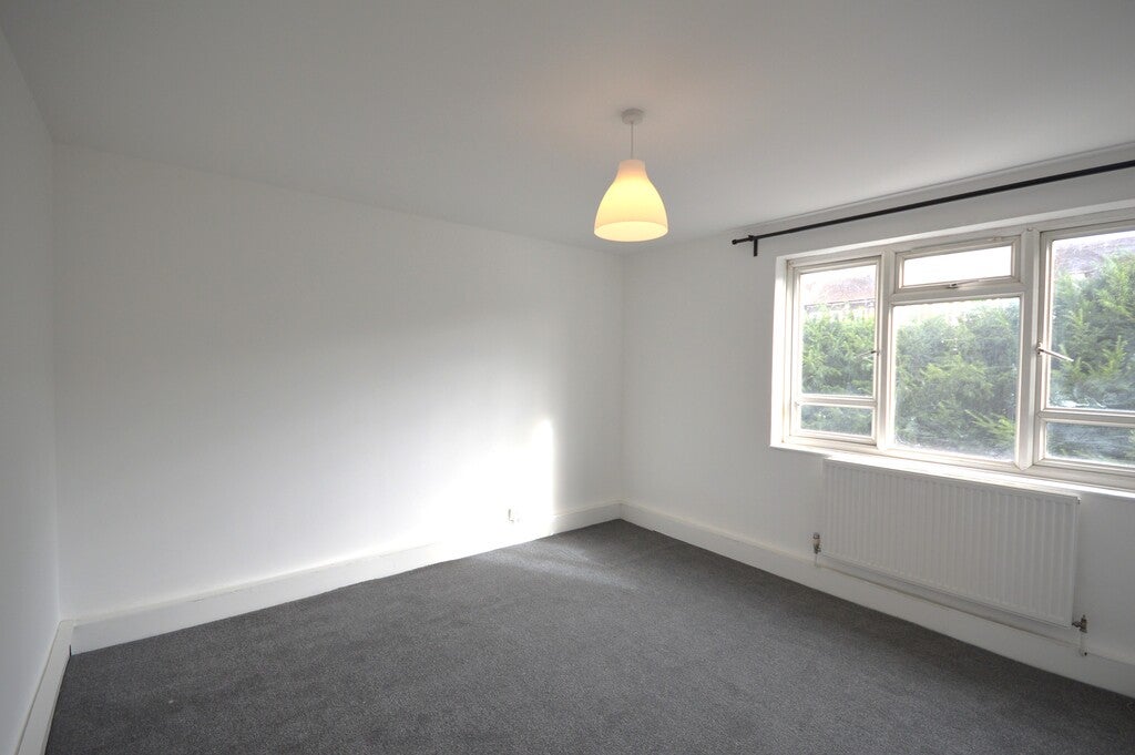 Flat Kingsbury Road in Greater London