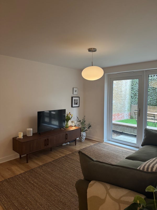 Room Shacklewell Lane in Greater London