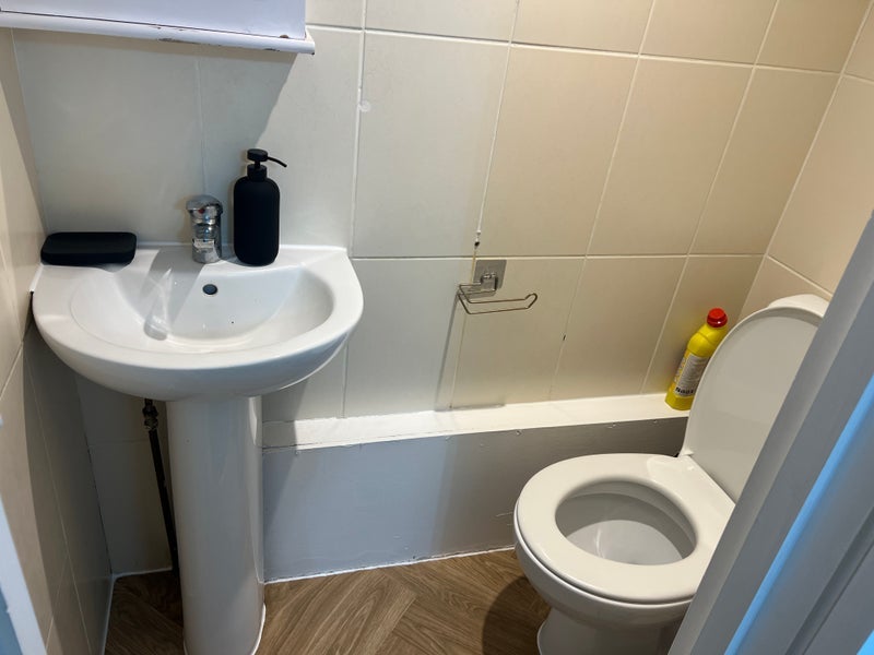 Room Springfield Road in Greater London