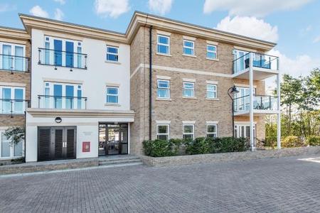 Flat Dyas Road in Borough of Spelthorne