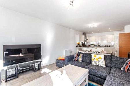 Flat Dyas Road in Borough of Spelthorne