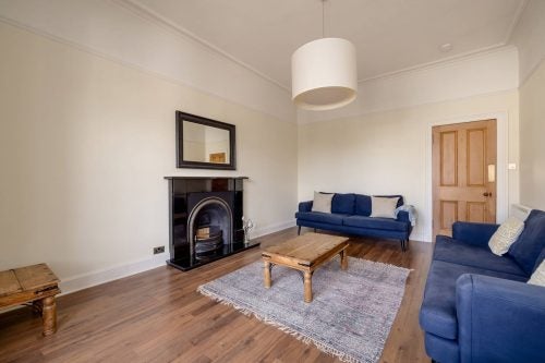 Flat Coates Gardens in City of Edinburgh