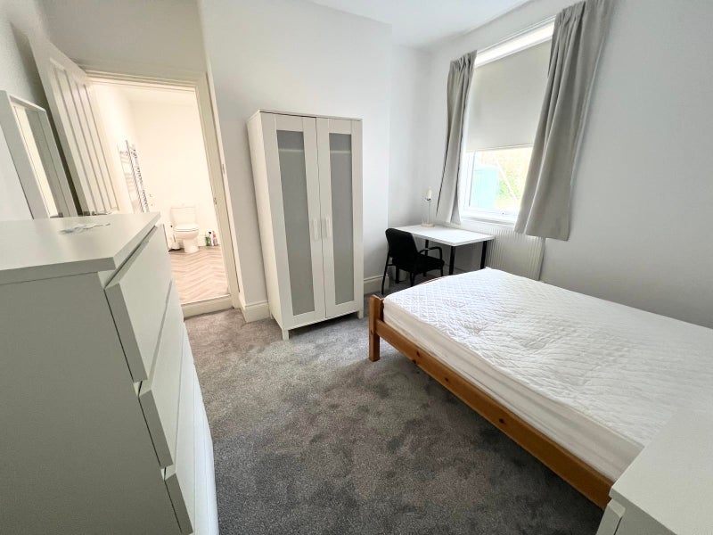 Room Shelton New Road in Stoke-on-Trent