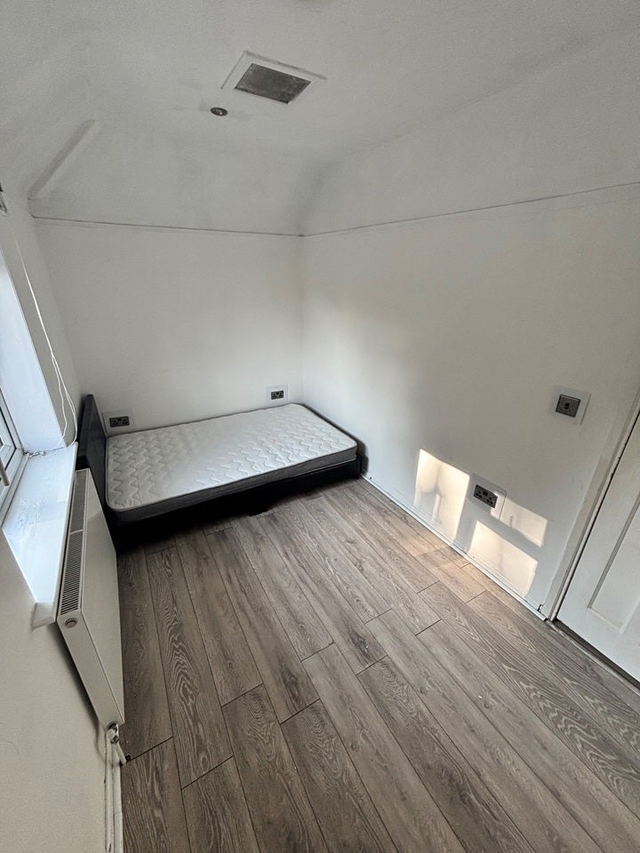 Room Ardmore Avenue in Guildford