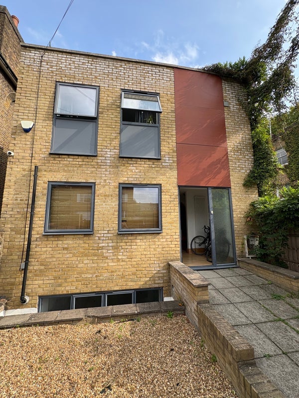 Room Brookfield Road in Greater London