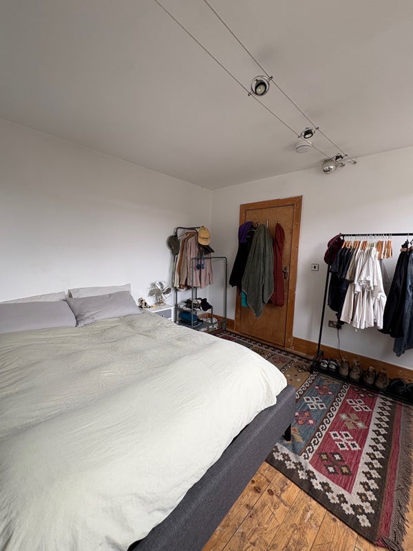 Room Brookfield Road in Greater London