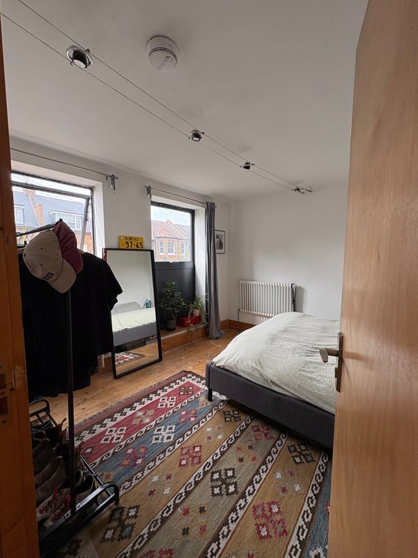 Room Brookfield Road in Greater London