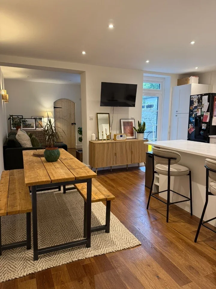 Flat Ongar Road in Greater London