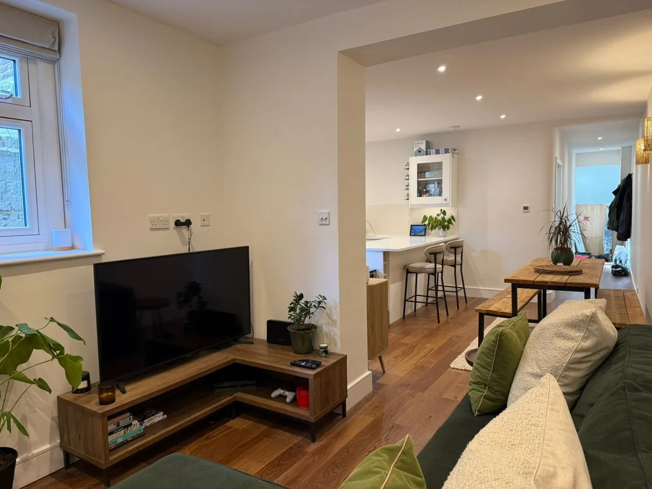 Flat Ongar Road in Greater London