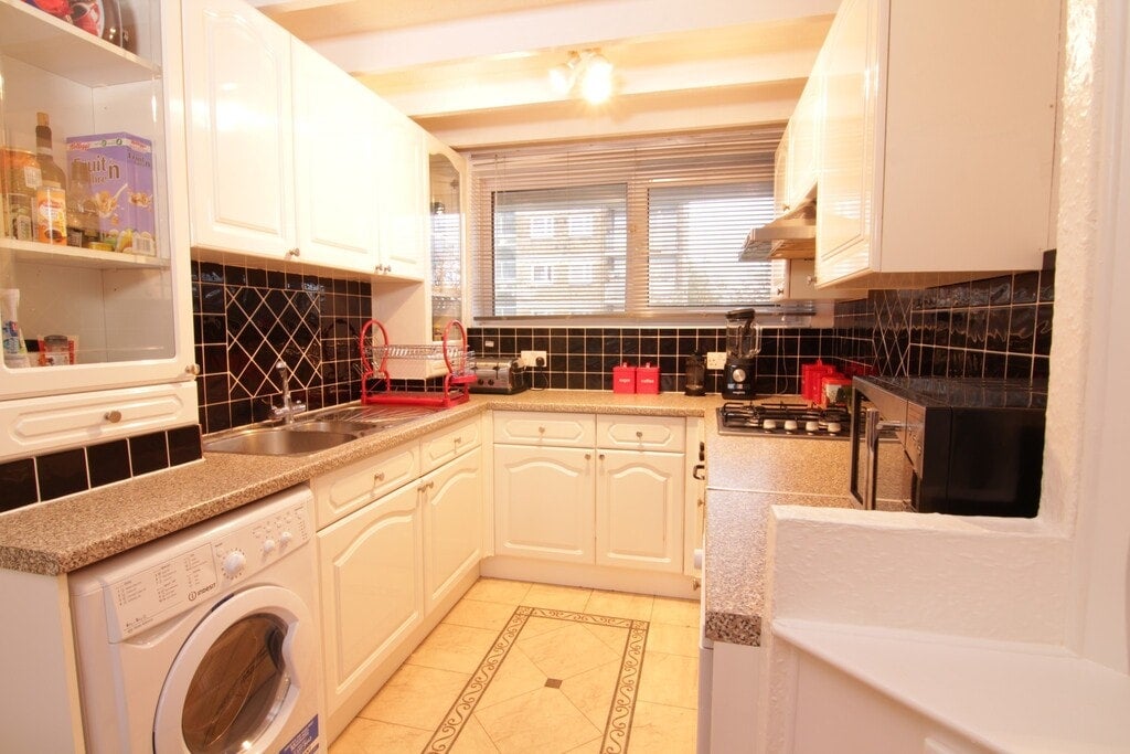 Room Ollerton Green in Greater London