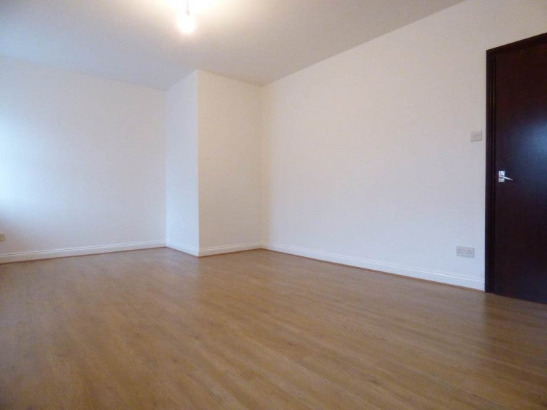 Flat Lammas Street in Carmarthen