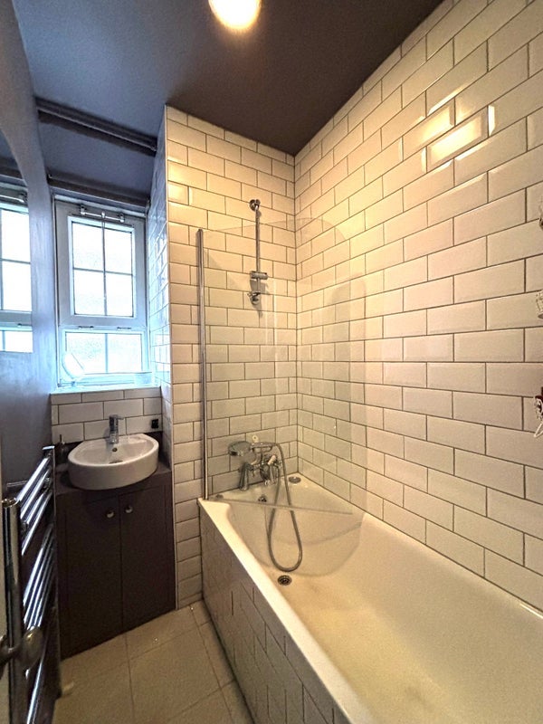 Room Millfields Road in Greater London