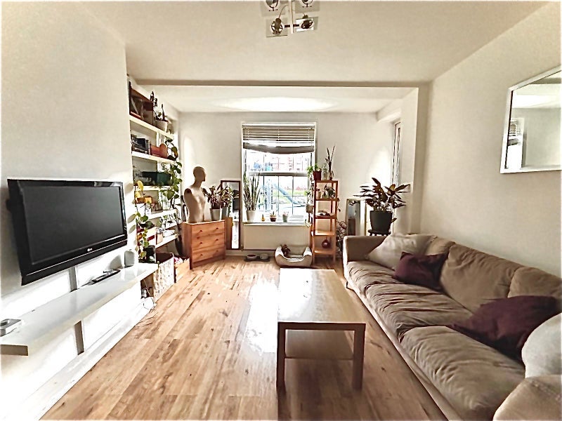 Room Millfields Road in Greater London