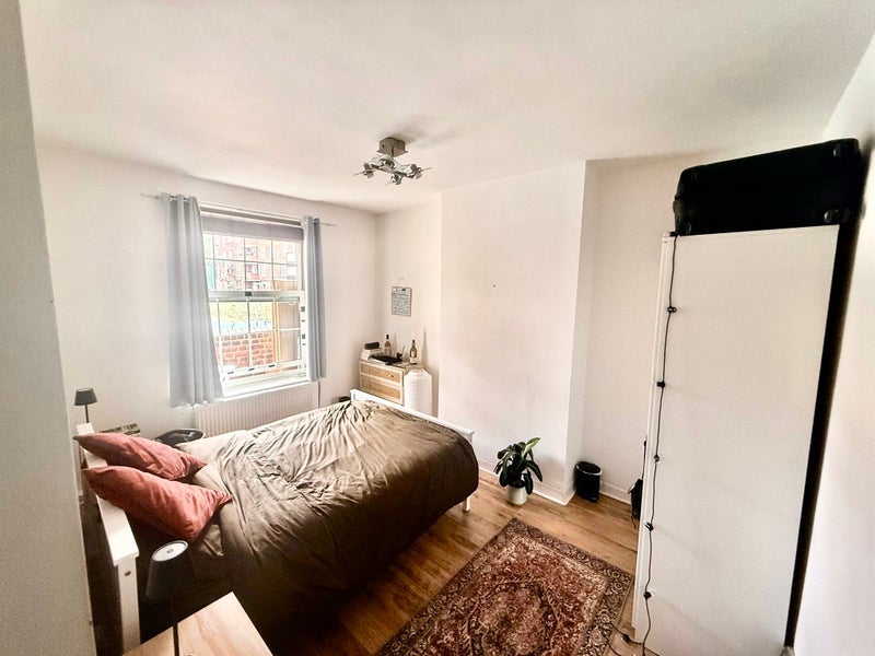 Room Millfields Road in Greater London