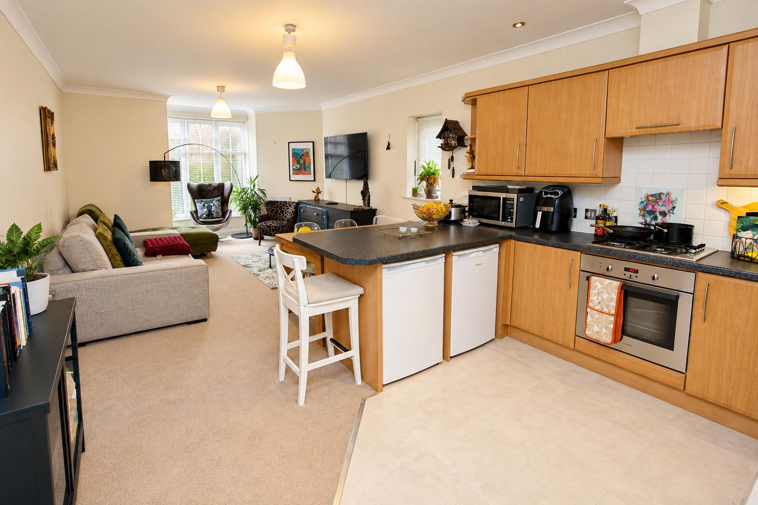 Flat Saxon Place in Pangbourne