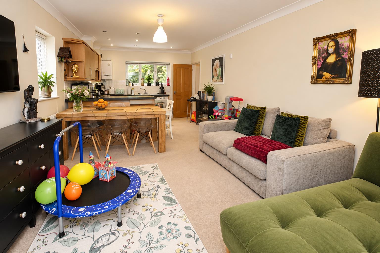 Flat Saxon Place in Pangbourne