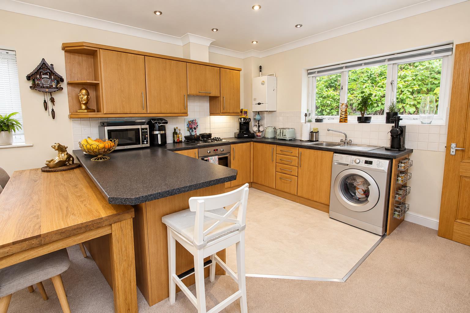 Flat Saxon Place in Pangbourne